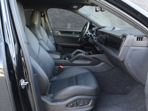Used 2024 Porsche Cayenne Turbo GT image 27