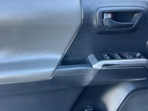 Used 2019 Toyota Tacoma SR5 RWD image 12