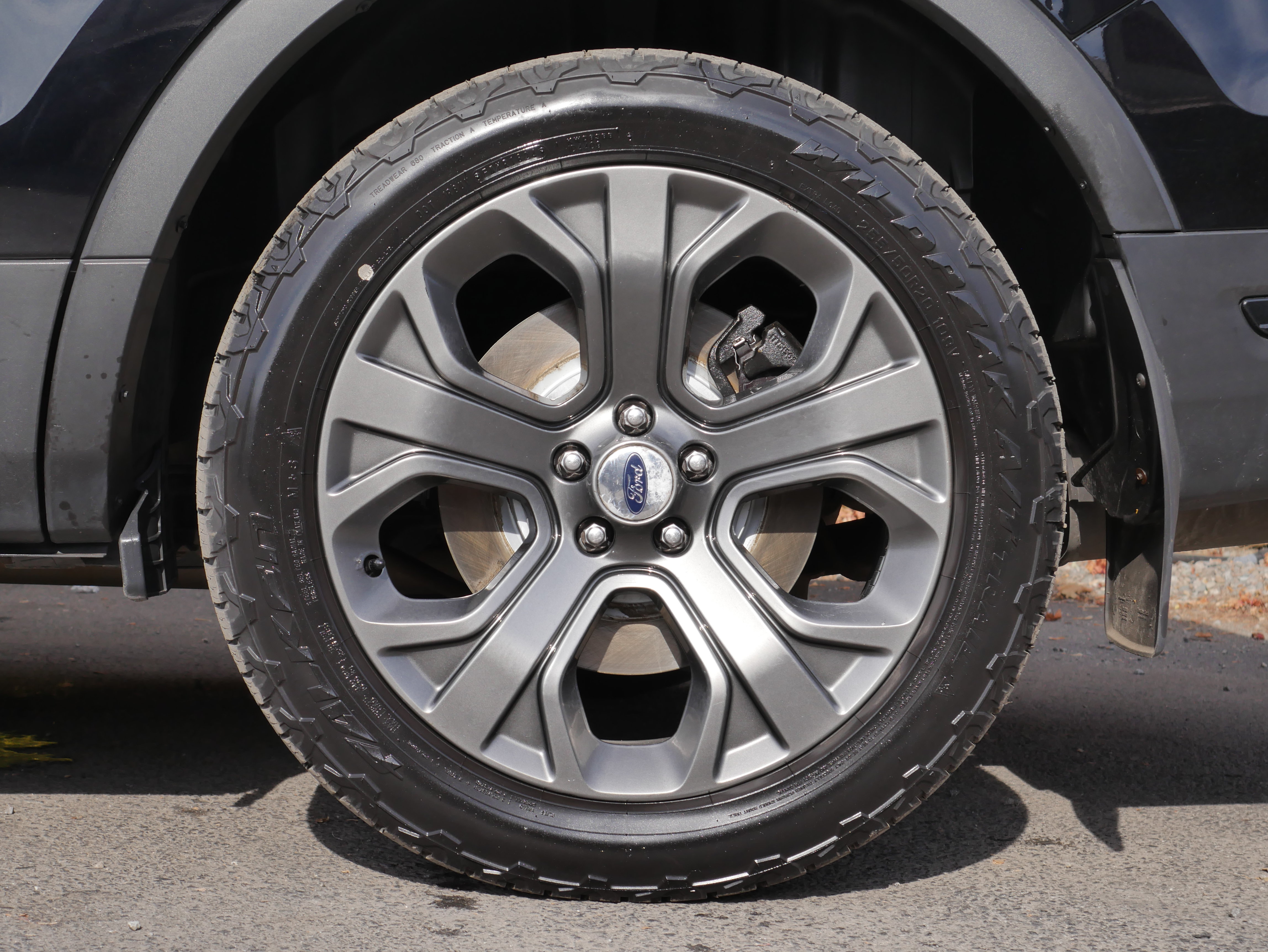 Used 2018 Ford Explorer Sport AWD/4WD image 18