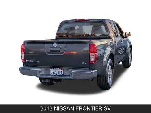 Used 2013 Nissan Frontier SV image 9