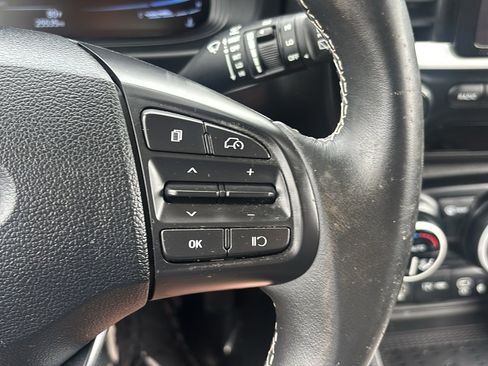 Used 2024 Hyundai Venue Limited image 16