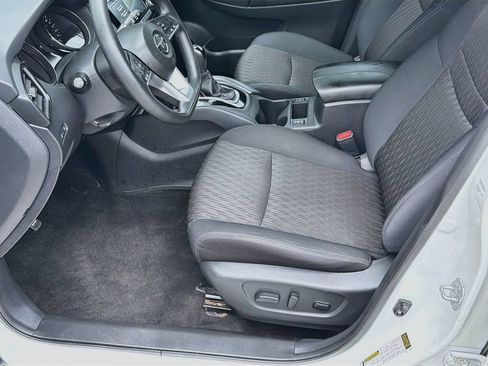 Used 2017 Nissan Rogue SV FWD image 19