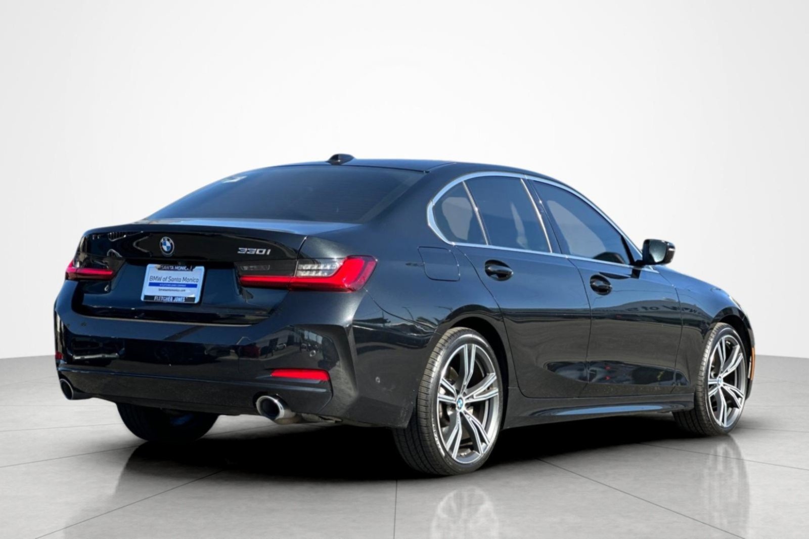Used 2024 BMW 330i Sedan w/ Convenience Package RWD image 5