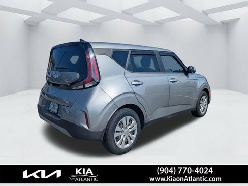 Used 2023 Kia Soul LX FWD image 29