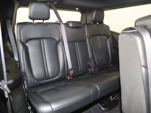 Used 2023 Jeep Wagoneer 4WD w/ Premium Group I image 17
