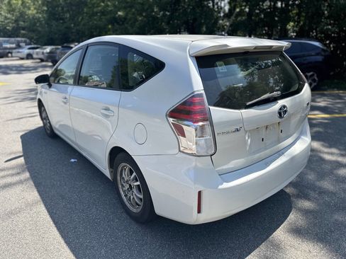 Used 2015 Toyota Prius V Five image 7