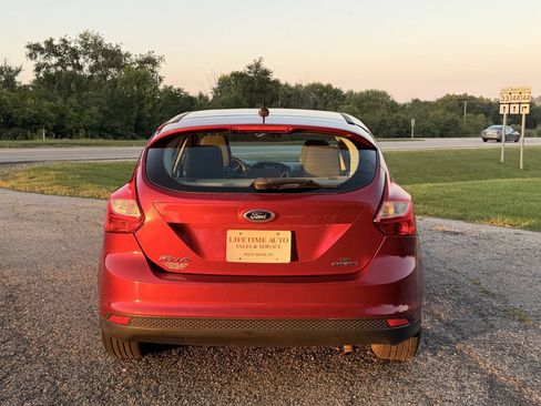 Used 2014 Ford Focus SE FWD image 4