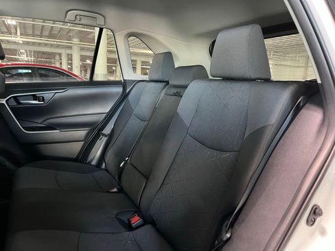 Used 2025 Toyota RAV4 XLE AWD/4WD image 37