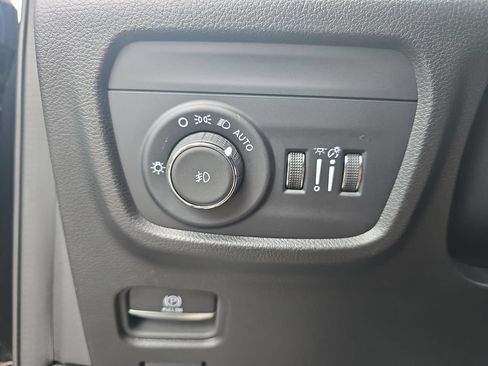 Used 2023 Jeep Grand Cherokee L Limited w/ Luxury Tech Group II AWD/4WD image 26
