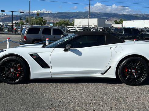 Used 2015 Chevrolet Corvette Z06 w/ 3LZ Preferred Equipment Group RWD image 8