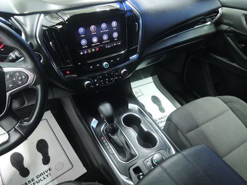 Used 2023 Chevrolet Traverse LT FWD image 16