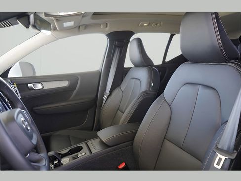 New 2025 Volvo XC40 B5 Core w/ Protection Package Premier image 19