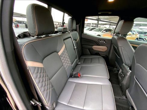 Used 2024 GMC Canyon Denali image 18