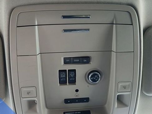 Used 2018 Chevrolet Tahoe LT w/ Texas Edition Package image 27