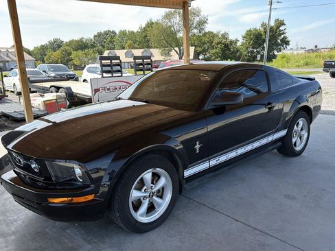 Used 2008 Ford Mustang Premium RWD image 2