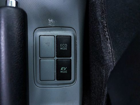 Used 2013 Toyota Prius C Three image 17