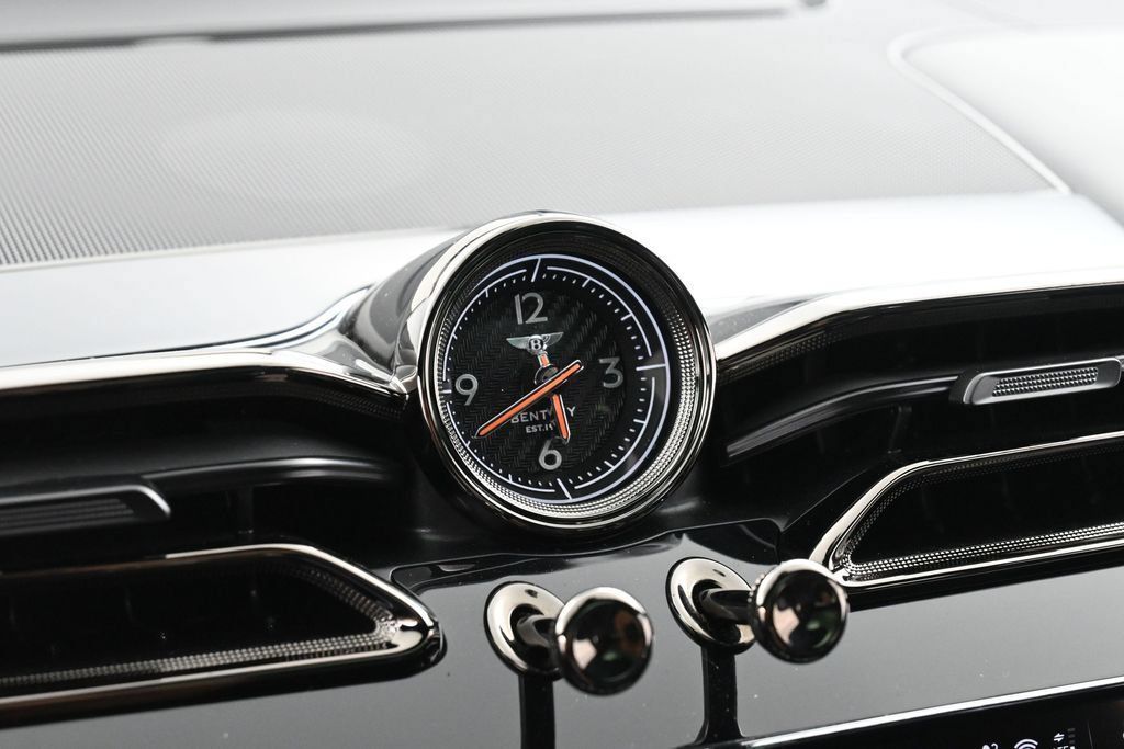 Certified 2025 Bentley Bentayga AWD/4WD image 21