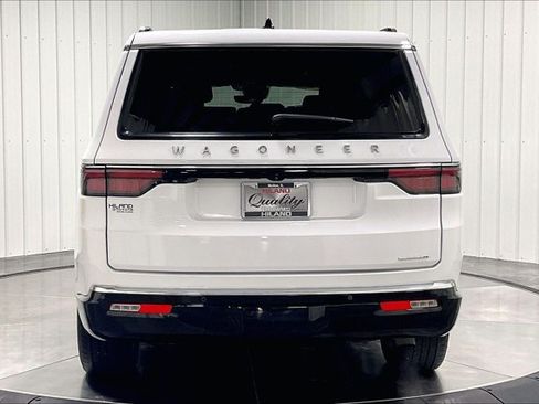 Used 2024 Jeep Wagoneer Series II w/ Flexible Seating Group AWD/4WD image 4