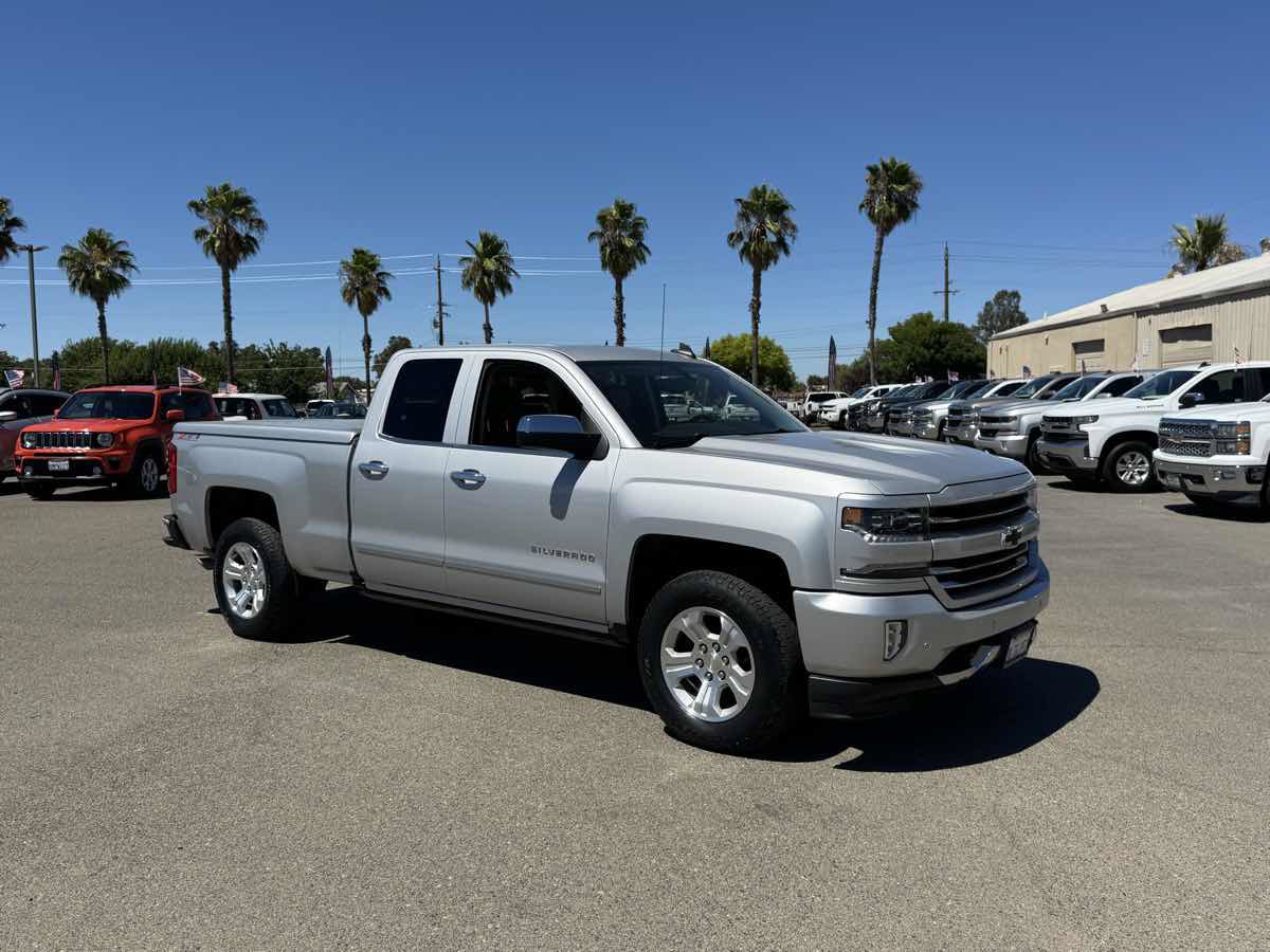 Used 2017 Chevrolet Silverado 1500 LTZ Z71 w/ LTZ Plus Package AWD/4WD image 12