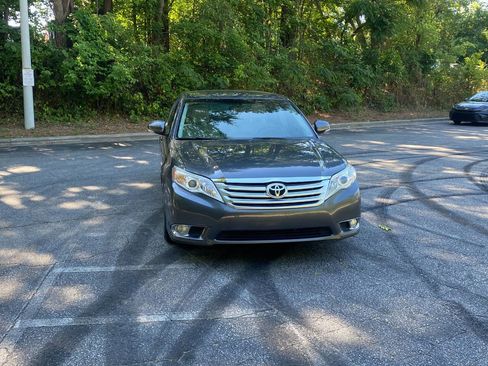 Used 2012 Toyota Avalon Limited FWD image 2