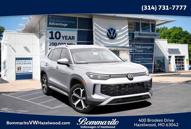 Certified 2025 Volkswagen Tiguan SE FWD image 1