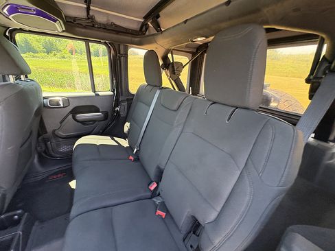 Used 2018 Jeep Wrangler Unlimited Sport S AWD/4WD image 19