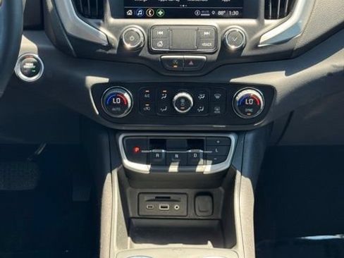 Used 2024 GMC Terrain SLT AWD/4WD image 21