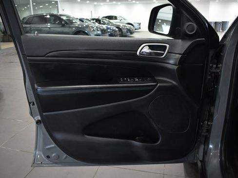 Used 2019 Jeep Grand Cherokee Laredo image 31