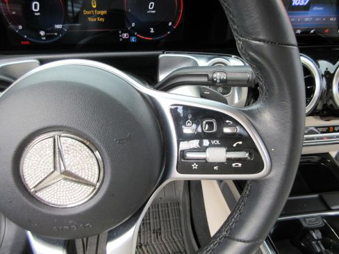 Used 2022 Mercedes-Benz GLB 250 4MATIC image 43