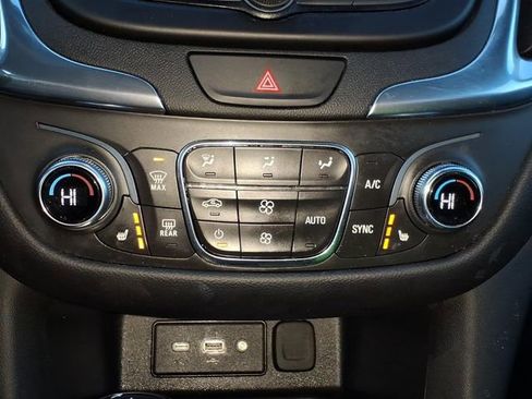 Used 2021 Chevrolet Equinox LT image 18