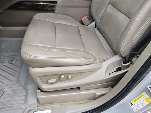 Used 2018 GMC Yukon SLT w/ Premium Edition image 19