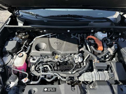 Used 2022 Toyota RAV4 XLE AWD/4WD image 13