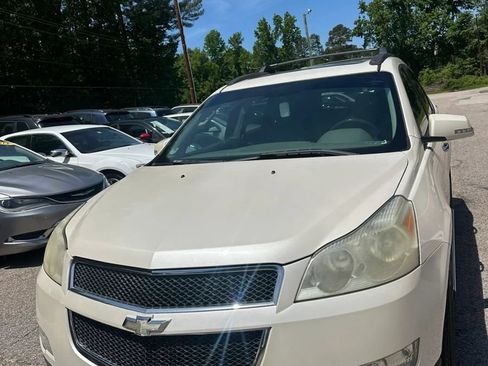 Used 2011 Chevrolet Traverse LT w/ LPO, 'HIT The Road' Package FWD image 2