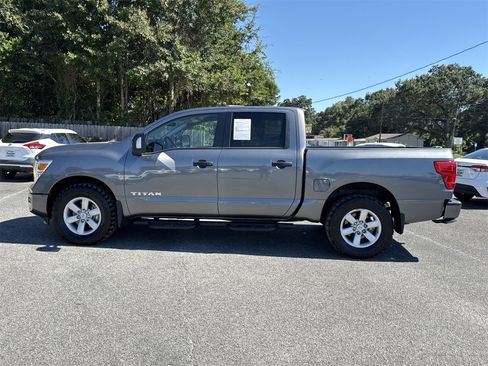 Used 2024 Nissan Titan SV w/ SV Convenience Package image 2