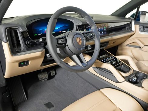 Certified 2026 Porsche Cayenne E-Hybrid AWD/4WD image 4