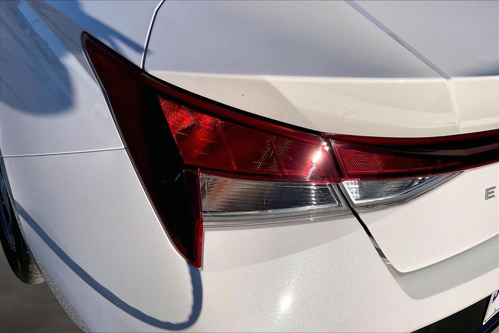 Used 2024 Hyundai Elantra SE FWD image 22