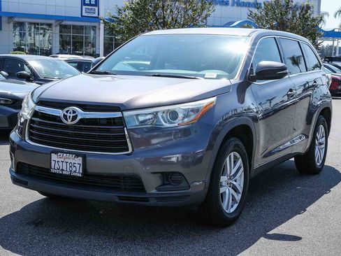 Used 2016 Toyota Highlander LE image 3
