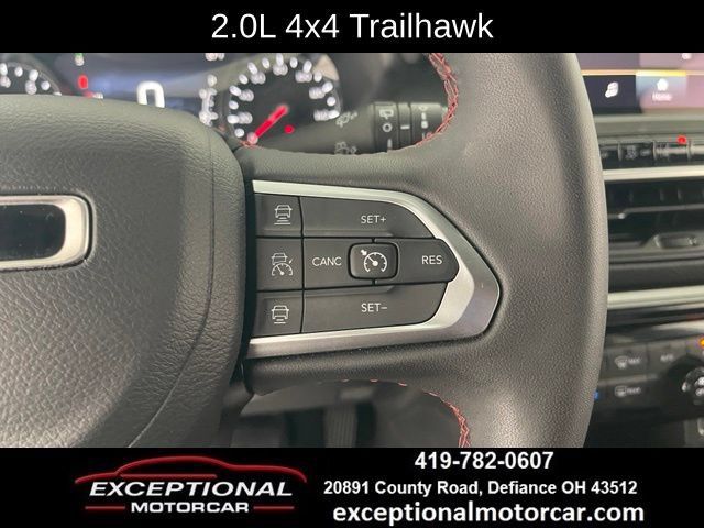 Used 2025 Jeep Compass Trailhawk AWD/4WD image 38