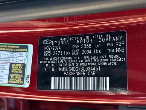 Used 2025 Hyundai Elantra SEL FWD image 31