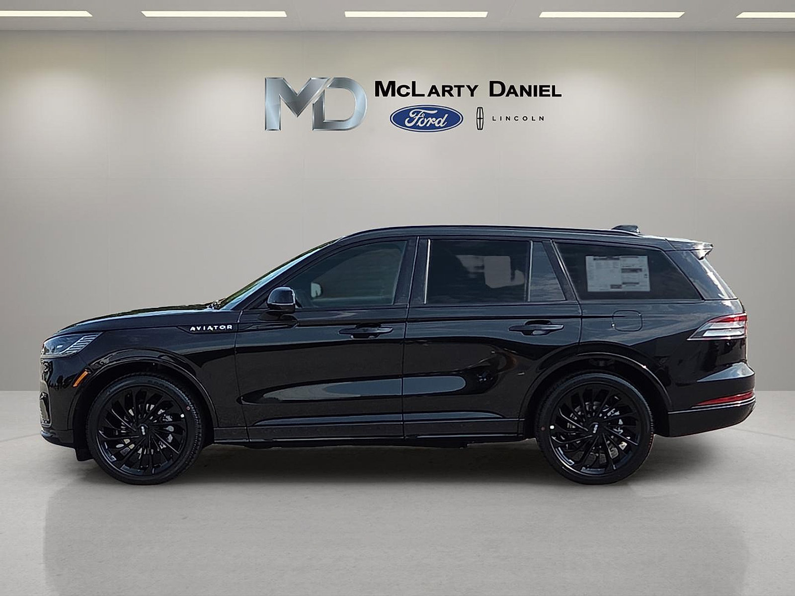 Used 2026 Lincoln Aviator Reserve AWD/4WD image 3