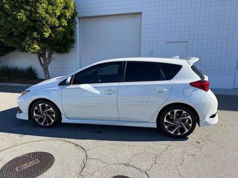 Used 2017 Toyota Corolla iM image 3