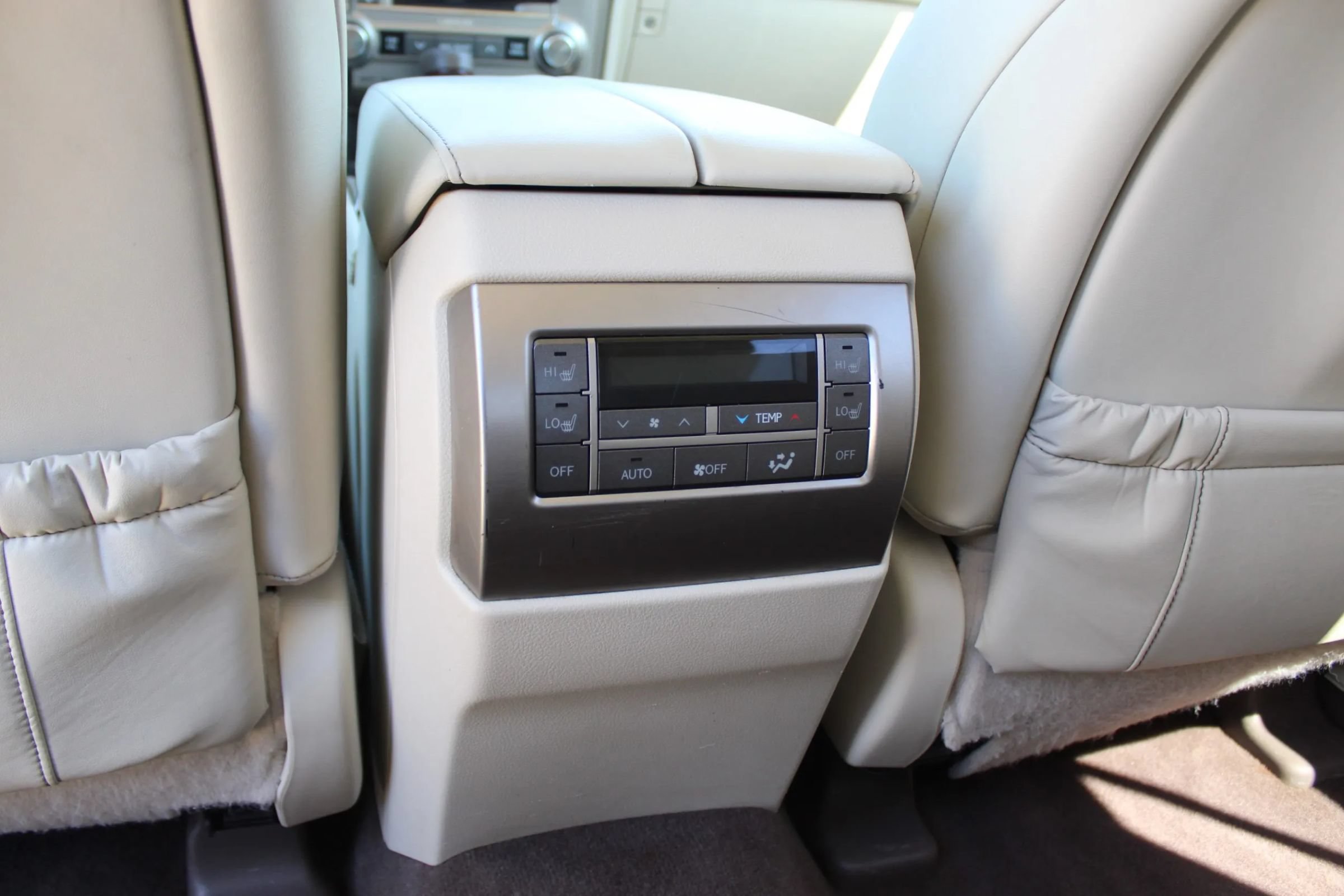Used 2017 Lexus GX 460 Luxury w/ Preferred Accessory Package AWD/4WD image 23