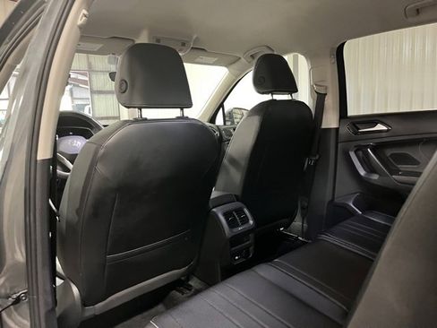 Used 2024 Volkswagen Tiguan SE image 10