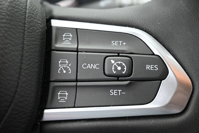 Used 2023 Jeep Compass Limited w/ Elite Group AWD/4WD image 15