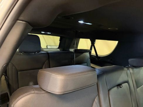 Used 2025 Chevrolet Suburban Z71 image 22