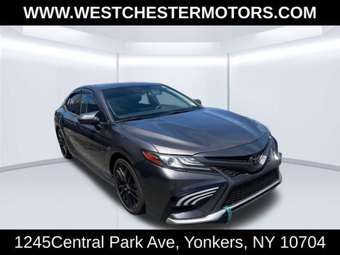 Used 2023 Toyota Camry XSE FWD image 3
