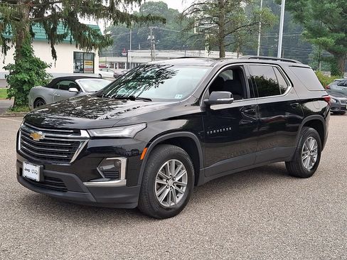 Used 2023 Chevrolet Traverse LT FWD image 4