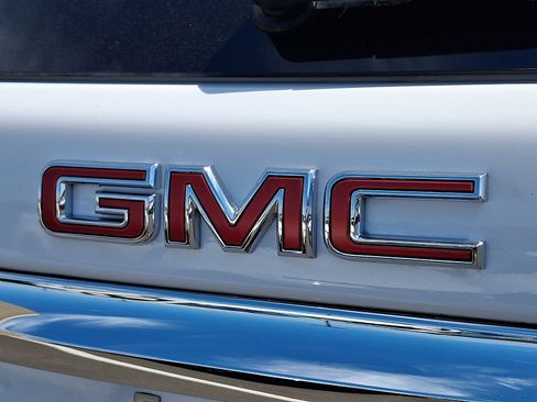 Used 2023 GMC Terrain SLT FWD image 29