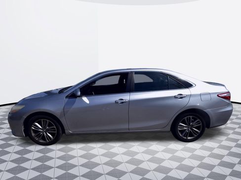 Used 2016 Toyota Camry SE FWD image 2