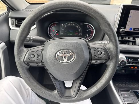 Used 2025 Toyota RAV4 XLE FWD image 31